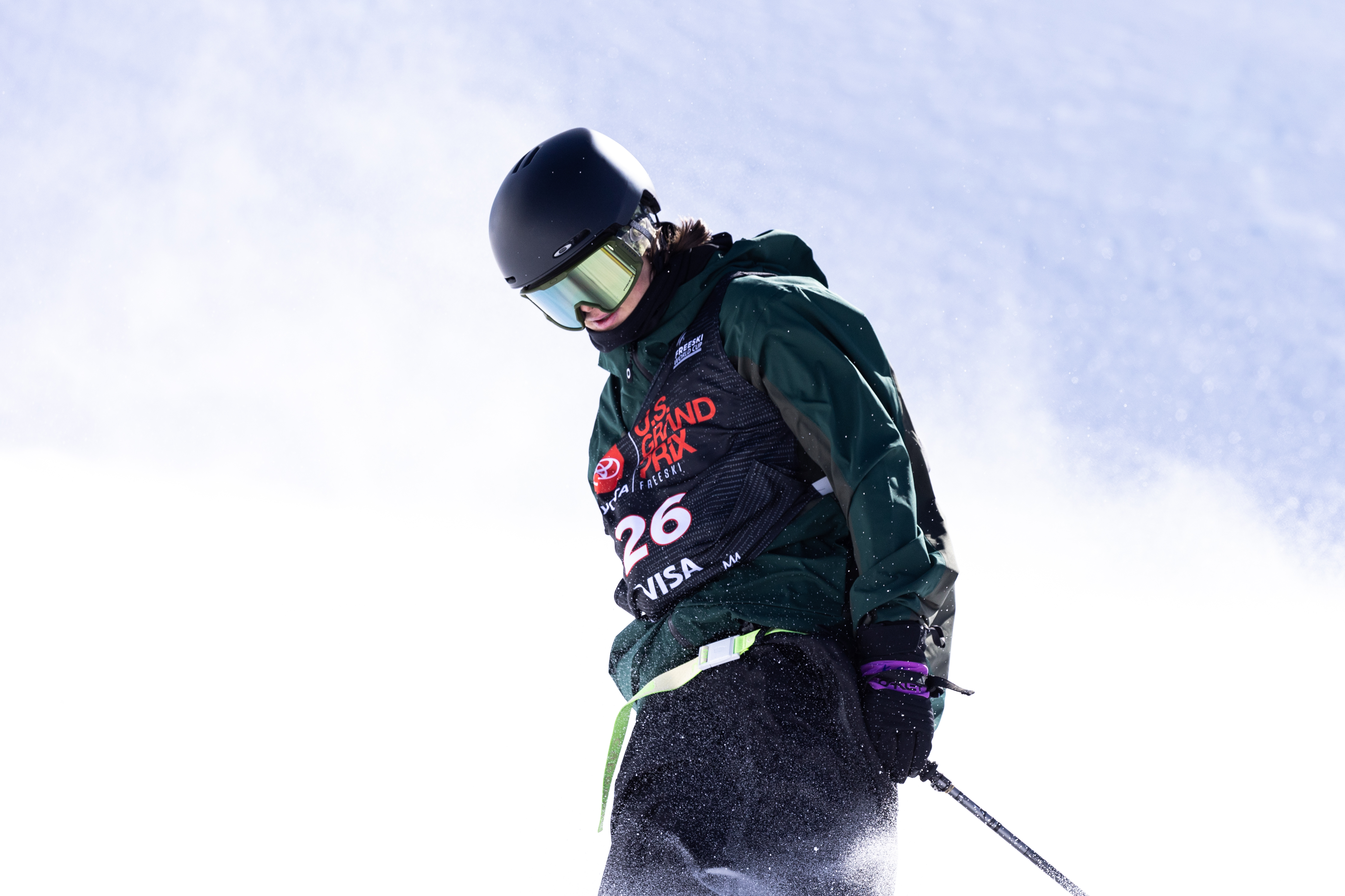 Taz Feinberg skiing