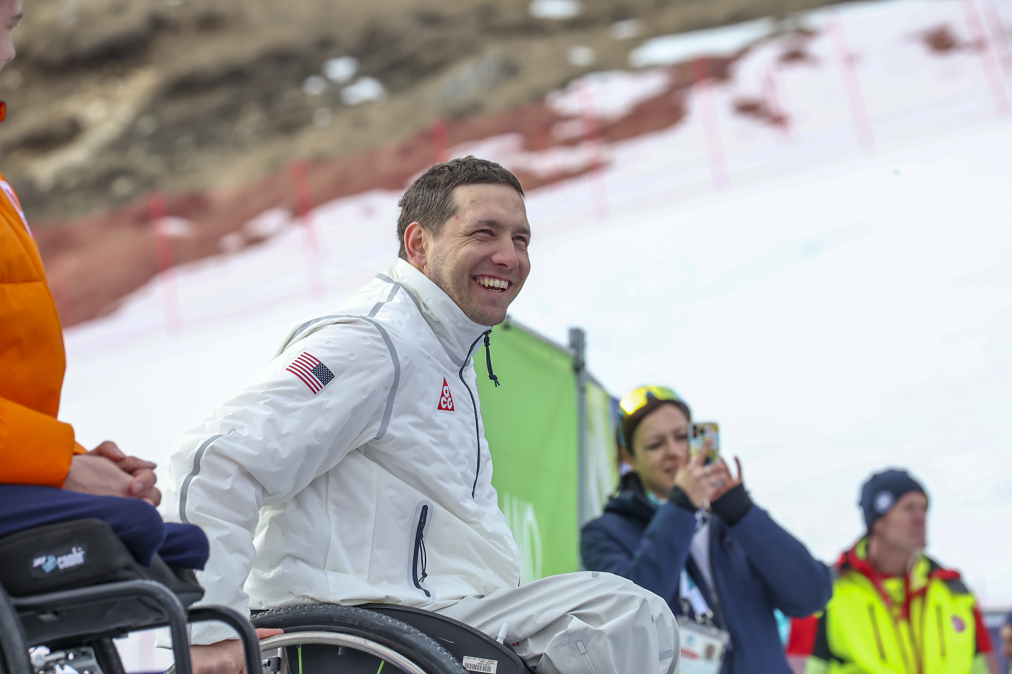 Andrew Kurka smiles on the Paralympic podium in Cortina