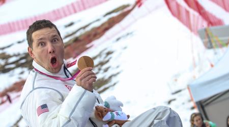 Andrew Kurka smiles on the Paralympic podium in Cortina