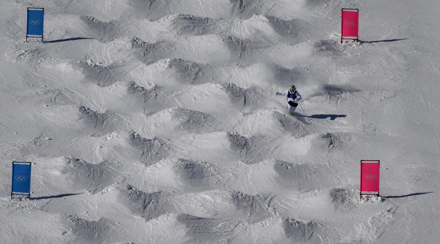 charlie on a moguls course